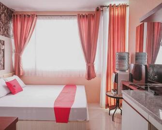RedDoorz Apartment @ Saladin Mansion Margonda - Depok - Bedroom
