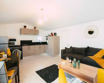 Entre Deux Eaux - Marignane - Living room