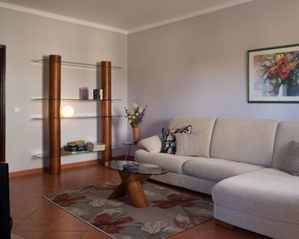 Casa de Azeite in the midst of the Rota Vicentina offers comfortable living - Odemira - Huiskamer