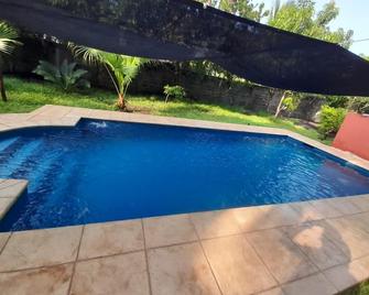 Birds House, Puerto San Jose - San Jose - Piscina