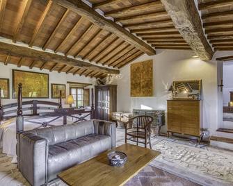 Casale Al Sole Tra Le Vecchie Vigne 6 and 10 - Happy Rentals - Radda In Chianti - Sala de estar
