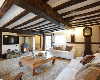 Church Farmhouse, Cookley, Pet Friendly, With Open Fire In Halesworth - Halesworth - Living room
