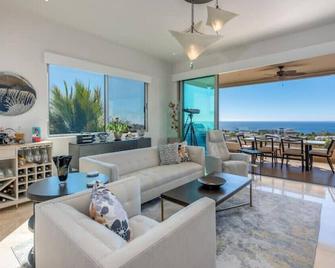 Casa Ballena 3bd/3ba Condo In Heart Cabo Corridor - San José del Cabo - Living room