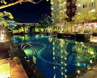 Solo Paragon Hotel & Residence - Surakarta - Uima-allas