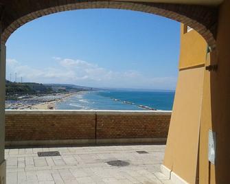 Antonella house in the heart of the historical center of Termoli - Termoli - Balcony