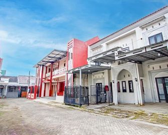 Hotel O Guesthouse Alun Alun Purwokerto - Purwokerto - Будівля