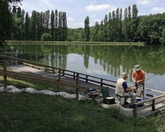Le Cocon du lac, Duplex 5 pers, Piscine avec Jacuzzi, lac et pêche - Monflanquin