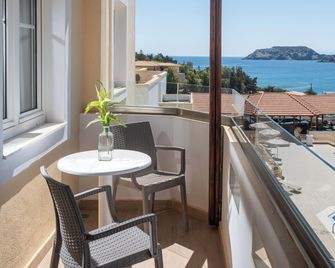 Alexander House Hotel - Agia Pelagia - Balkon