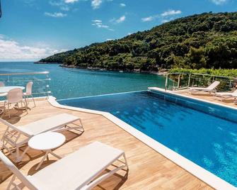 Jasmin Lush Top Floor - One Bedroom Apartment - Saplunara - Piscina