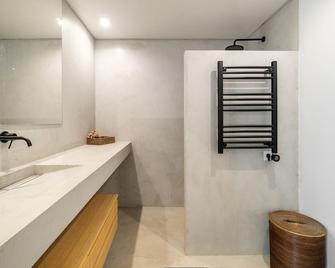 Whome Beachside Bliss In Carcavelos, 1br With Patio & Parking - Carcavelos