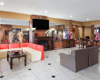 Ramada by Wyndham Newburgh/West Point - Newburgh - Lobby