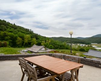Hardys B&B Pension - Goheung - Balcón