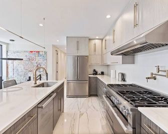 Designer Home Patio Parking - Brooklyn - Cocina