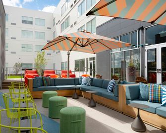 Aloft Waukee - Waukee - Patio