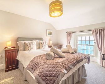 A Fully Renovated Property, Just A Short Stroll From Coveracks Lovely Beach - Lizard (Inglaterra) - Habitación