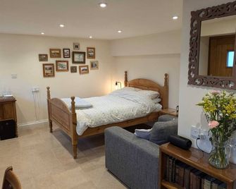 Private Suite near Bradford on Avon town center - Bradford-on-Avon - Bedroom