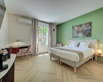 Logis Hotel Le Blason de Provence - Carpentras - Bedroom