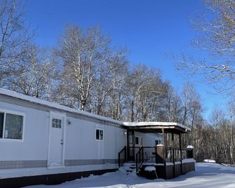 Cozy 35 Acre Waterfront Property With Cabin - Wanasing Beach - Edificio