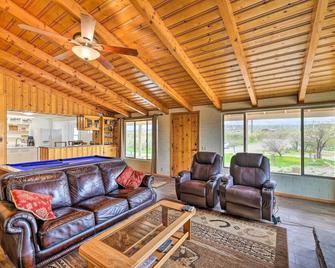 Phoenix Vacation Rental on 7-Acres w/ Deck & Grill - New River - Living room