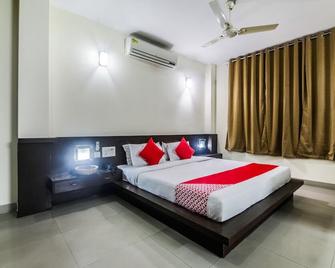 OYO 26683 Earl Grey Hotel - Jorhāt - Bedroom