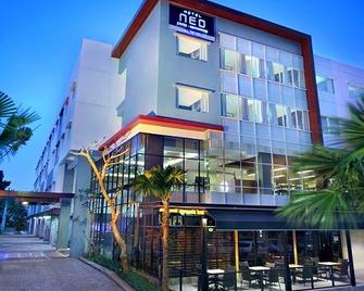 Hotel Neo Candi Semarang - Σεμαράνγκ - Κτίριο