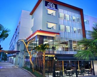 Hotel Neo Candi Semarang - סמראנג - בניין