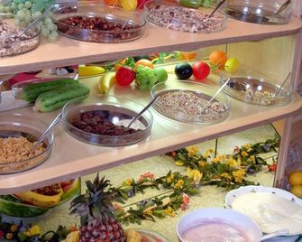 Pension Drei-Maderl-Haus - Loipersdorf bei Furstenfeld - Buffet