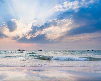 Khaolak Tony Lodge - Khao Lak - Beach