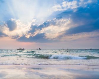 Tony Lodge - Khao Lak - Beach