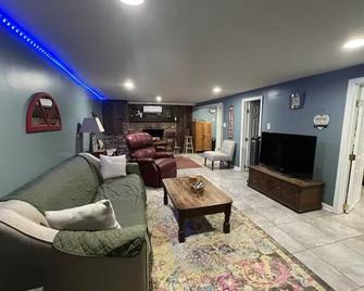 Cozy 1-bedroom apartment with WiFi, AC in enchanting Lansdale - Lansdale - Living room