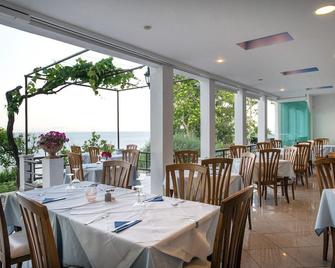 Hotel Kaiser Bridge - Gastouri - Restaurant