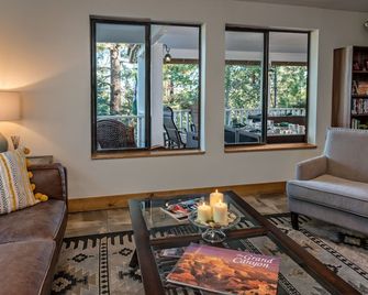 Sheridan House Inn - Williams - Sala de estar