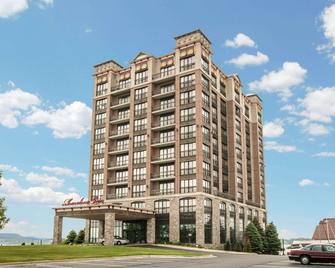 Shoreline Inn and Conference Center Ascend Hotel Collection - Muskegon - Building