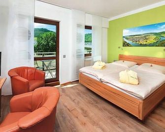 Hotel Pohl Zum Rosenberg - Kinheim - Bedroom