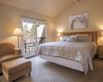 Eagle Crest on the Green - Meredith Lodging - Redmond - Bedroom