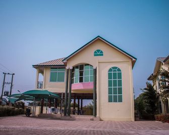 Sheilas Executive Hotel & Lodge - Sunyani - Building
