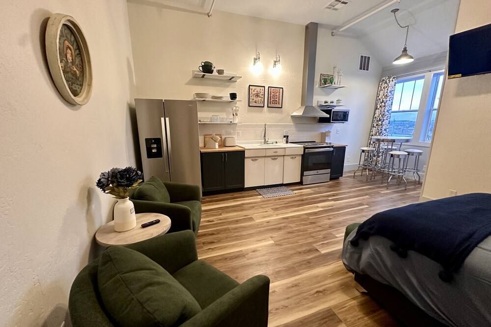 Opera House Suite 2