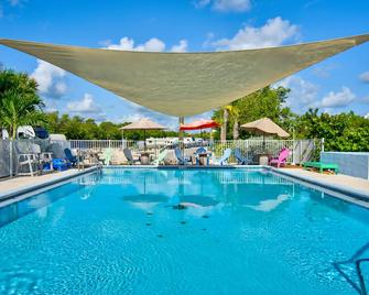 Aqua Lodges at Coconut Cay Rv and Marina - Marathon - Pool