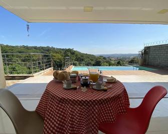 Sobrado piscina bem localizado 5 min do Flamboyant - Goiânia - Restaurant