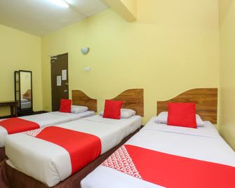 OYO 90162 Aj Hotel - Kuala Berang - Bedroom