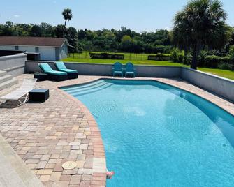 Private room with private entrance, kitchenette, shared pool in New Port Richey - New Port Richey - Pool