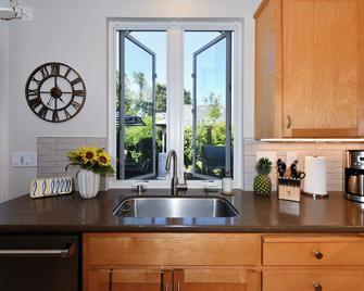 Yountville Retreat: You Home Away From Home - Yountville - Kitchen