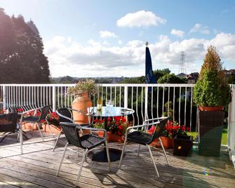 The Diplomat Hotel Restaurant & Spa - Llanelli - Balcón