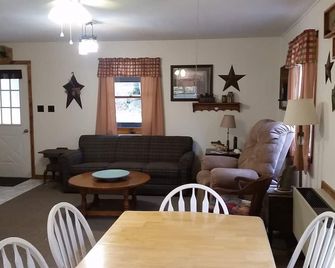 Escape on the river - French Creek - Dining room