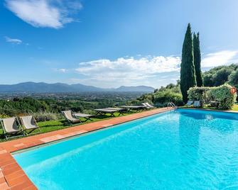 Villa in Segromigno In Monte with 5 bedrooms sleeps 10 - Segromigno in Monte - Piscina