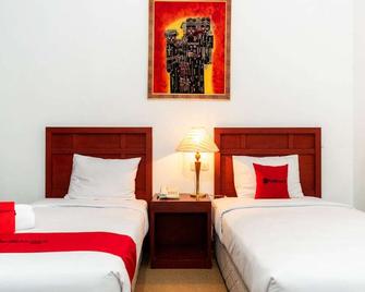 RedDoorz Plus Syariah near Java Supermall Semarang 2 - Semarang