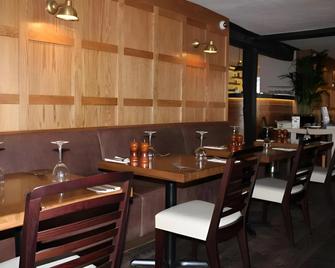 جورج هوتل - بيشوبس ستورتفورد - مطعم