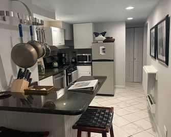 One block from Lincoln Park and the zoo - שיקאגו - מטבח