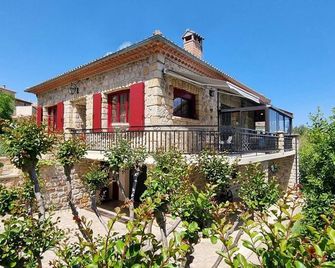 New ''The pretty house in Banne'' 3 rooms, heated swimming pool, wifi, quiet - Banne - Edificio