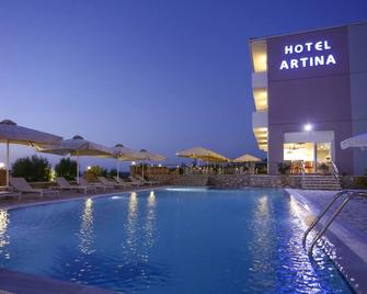 Artina Hotel - Marathopolis - Piscine